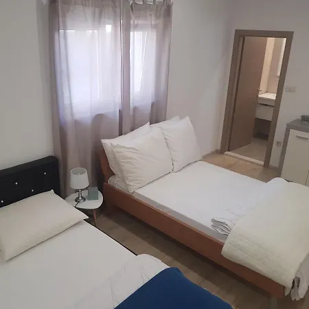 Antonija I Mateo, In The Center Of Apartment Split