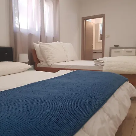 Antonija I Mateo, In The Center Of Apartment Split
