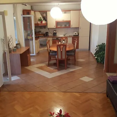 Antonija I Mateo, In The Center Of Apartment Split