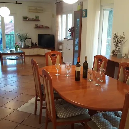 Antonija I Mateo, In The Center Of Apartment