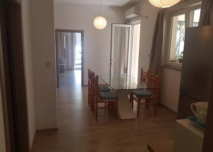 Antonija I Mateo, In The Center Of Apartamento