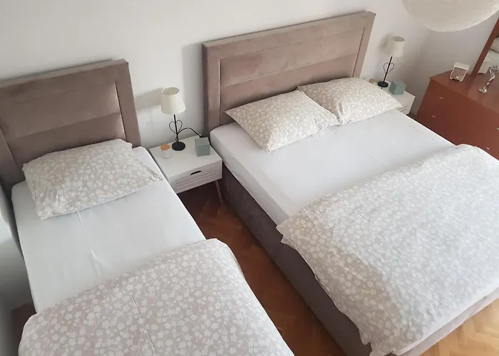 Antonija I Mateo, In The Center Of