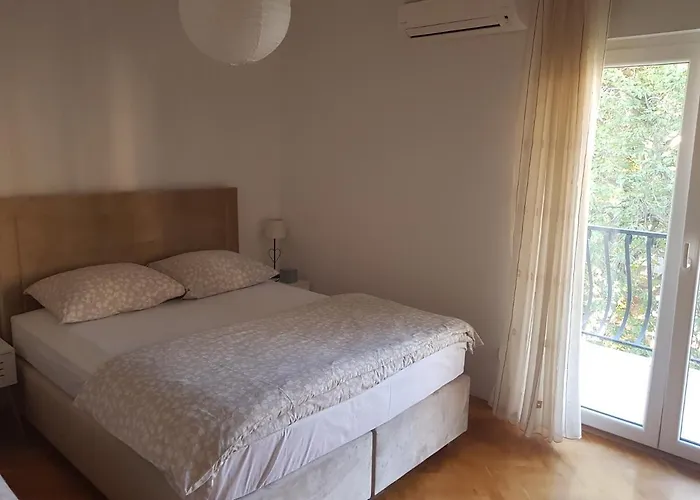 Antonija I Mateo, In The Center Of