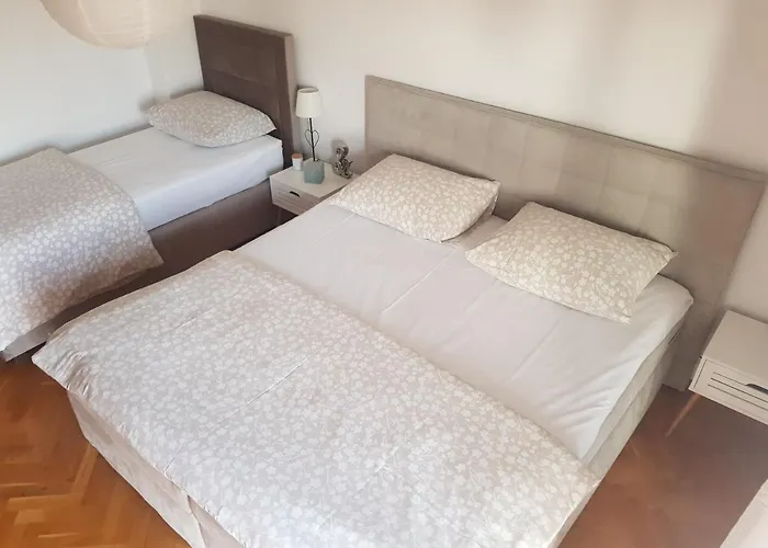 Antonija I Mateo, In The Center Of Apartamento