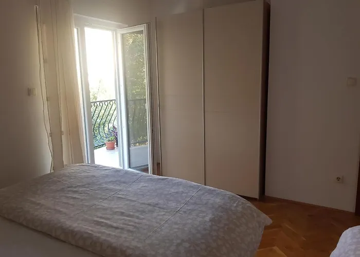 Antonija I Mateo, In The Center Of