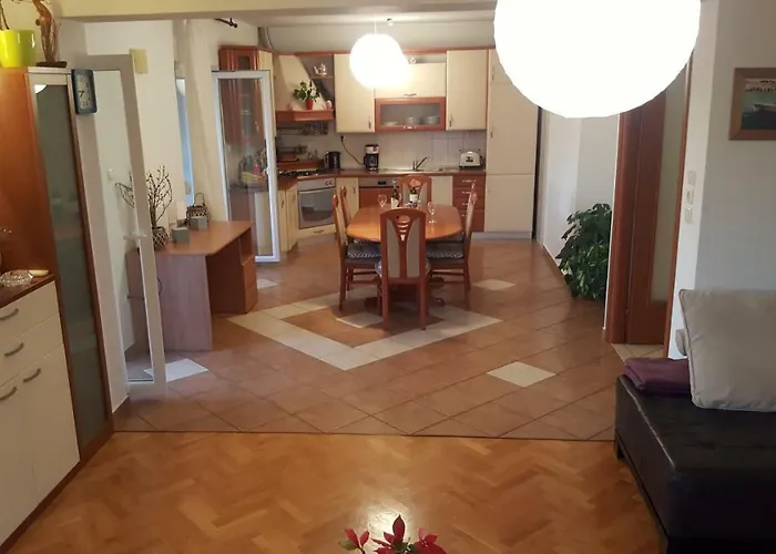 Antonija I Mateo, In The Center Of Apartamento Split