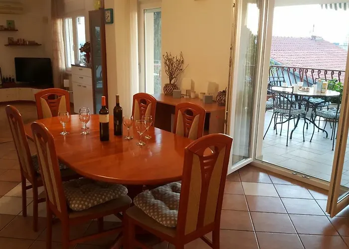 Antonija I Mateo, In The Center Of *