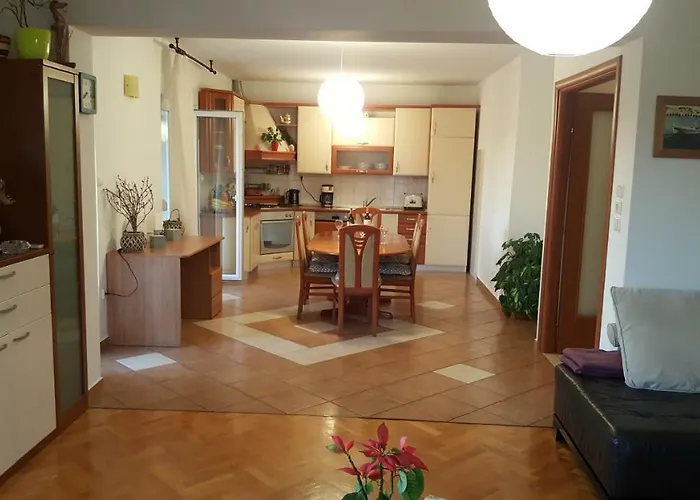 Antonija I Mateo, In The Center Of Apartamento Split