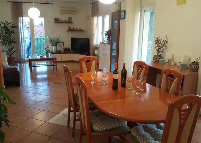 Antonija I Mateo, In The Center Of Apartamento